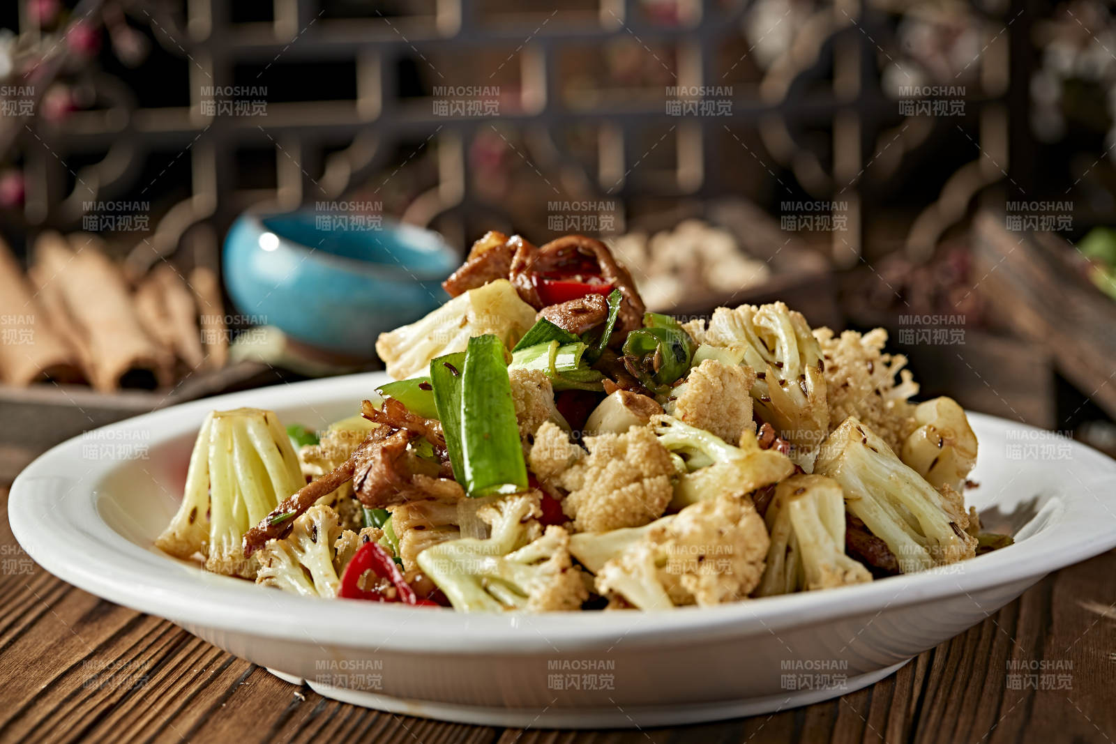 米椒青蒜苗菜花小炒五花肉