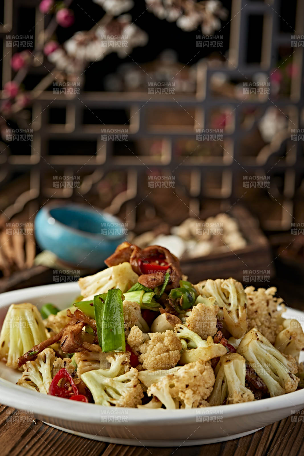 米椒青蒜苗菜花小炒五花肉