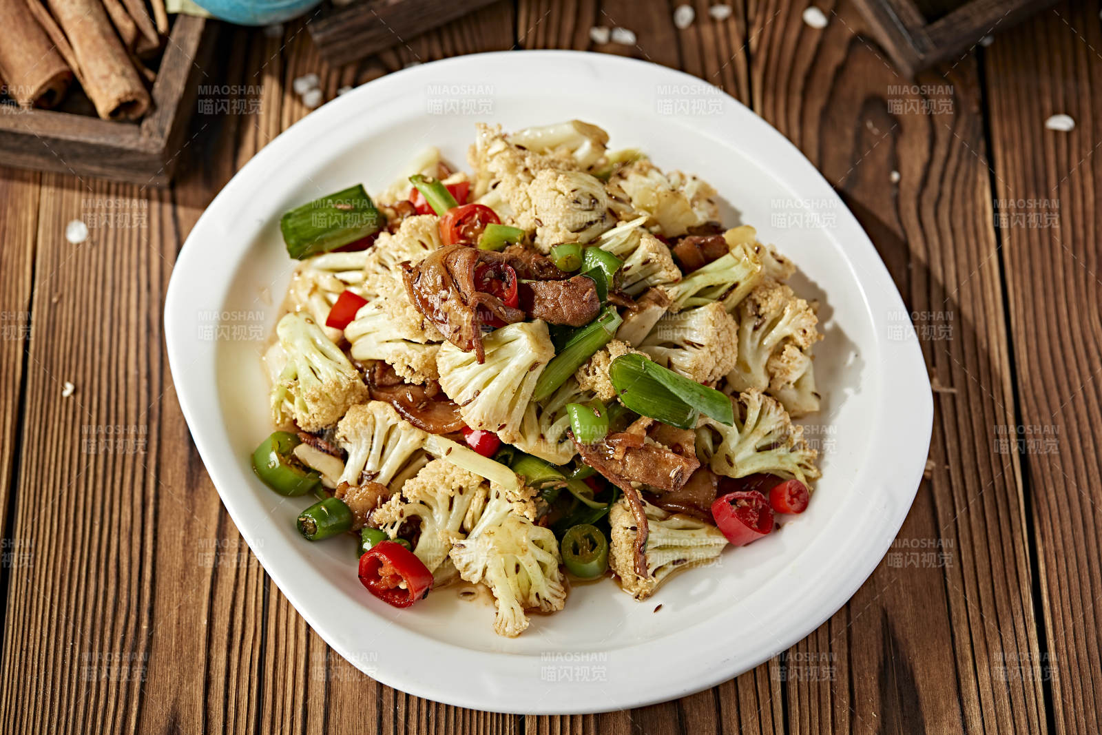 米椒青蒜苗菜花小炒五花肉