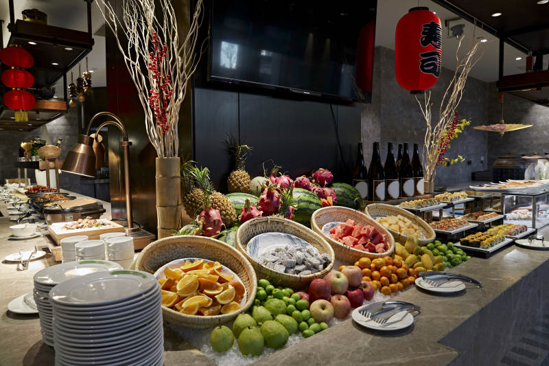 高档星级酒店自助餐的缤纷水果餐台