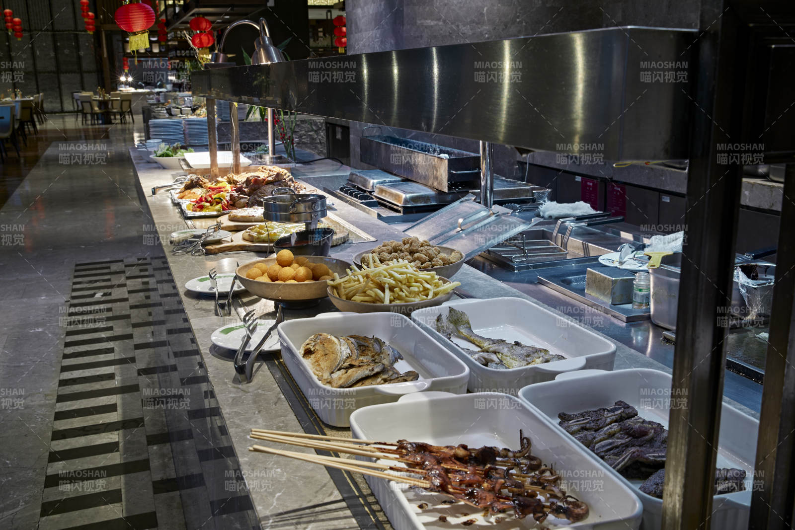 高档星级酒店自助餐的铁板烧烤烤肉餐台