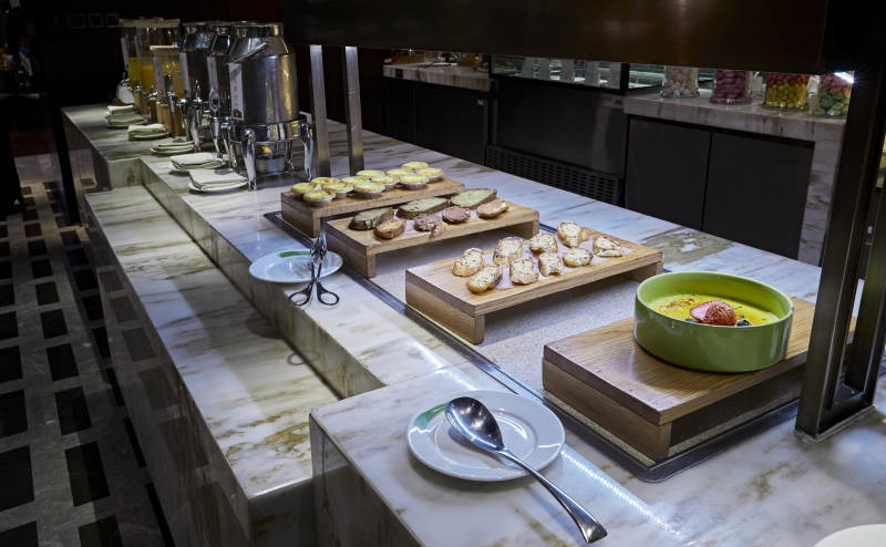 高档星级酒店自助餐的面包甜品