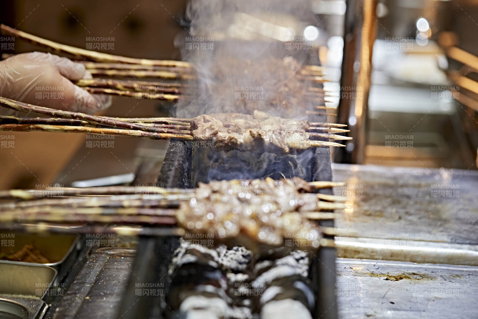 高档星级酒店自助餐的红柳现烤羊肉串