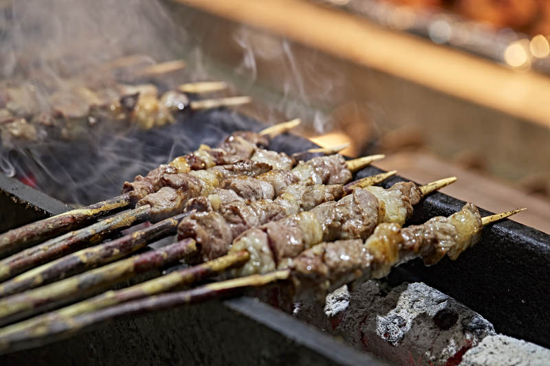高档星级酒店自助餐的红柳现烤羊肉串
