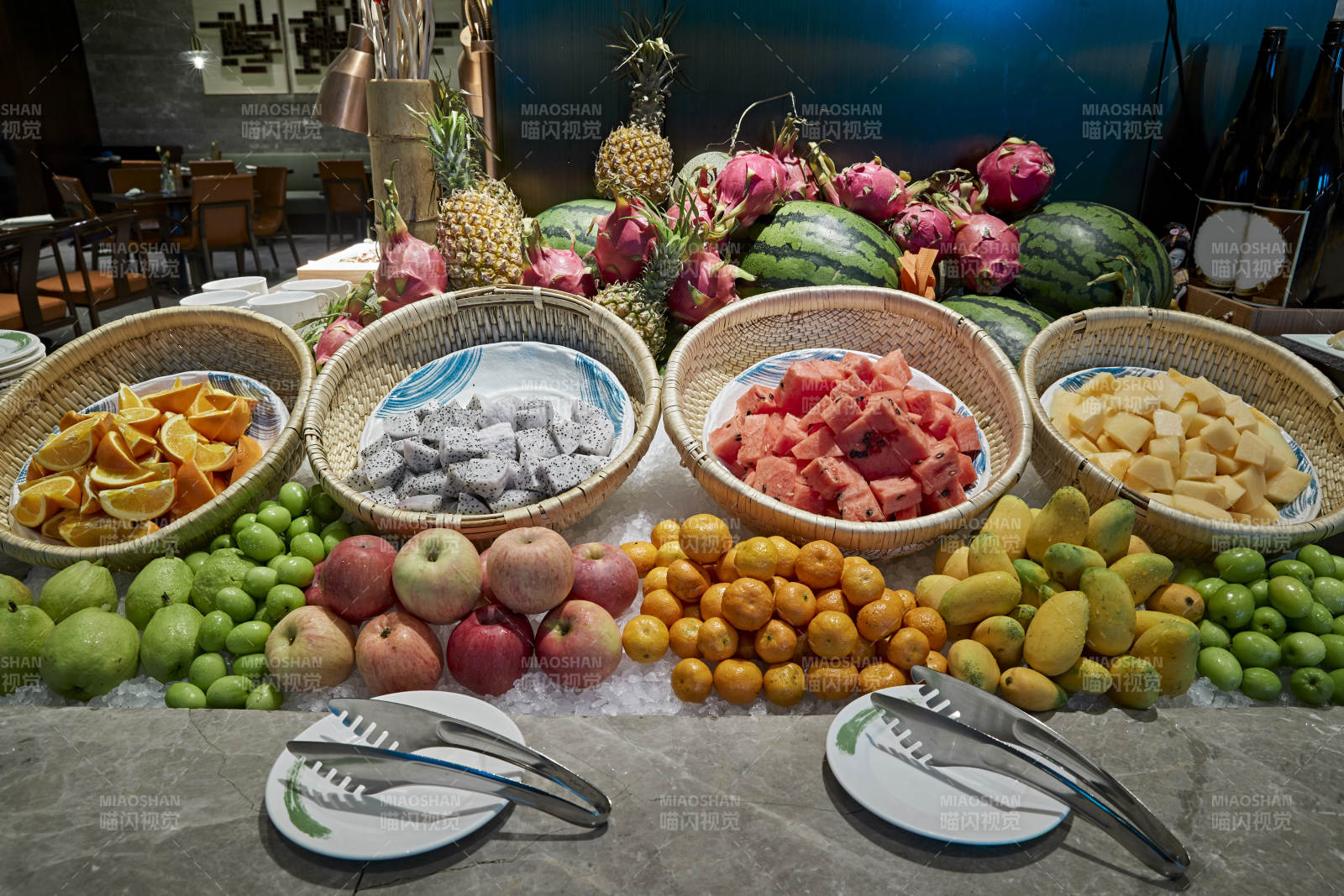 高档星级酒店自助餐的缤纷水果餐台