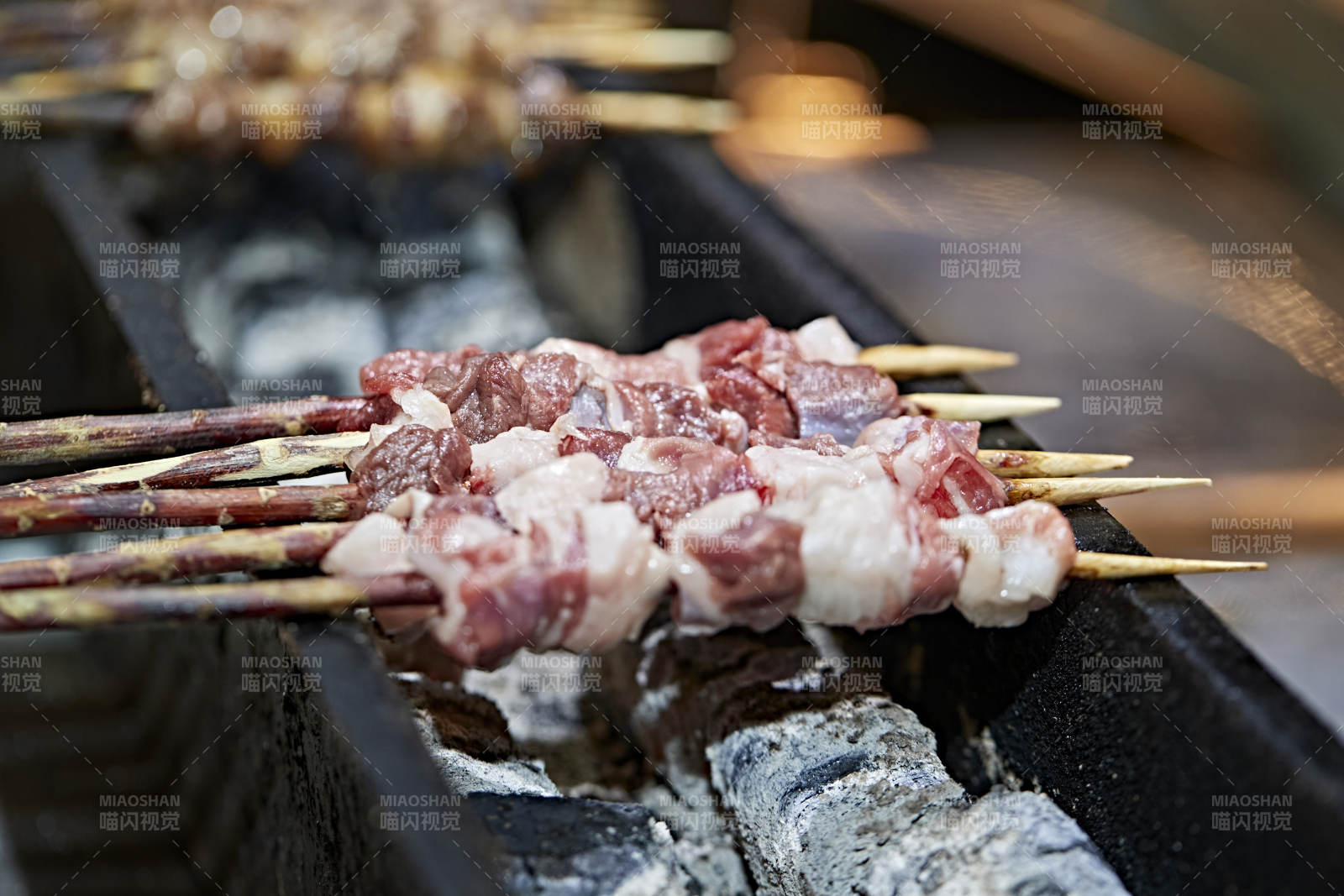 高档星级酒店自助餐的红柳现烤羊肉串