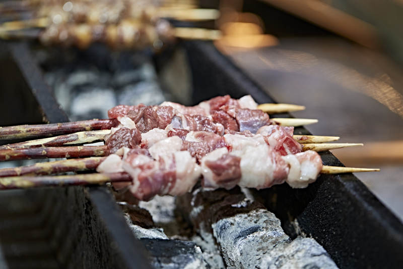 高档星级酒店自助餐的红柳现烤羊肉串