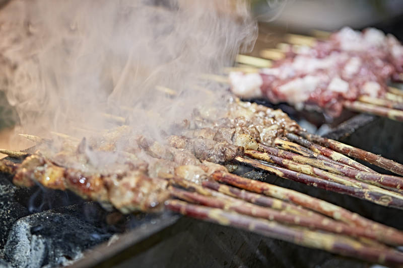 高档星级酒店自助餐的红柳现烤羊肉串