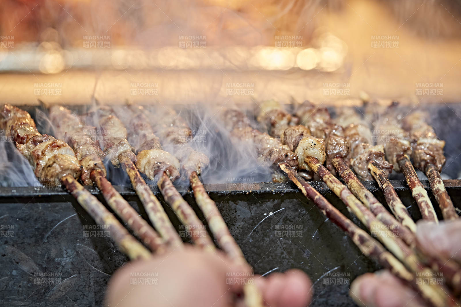 高档星级酒店自助餐的红柳现烤羊肉串