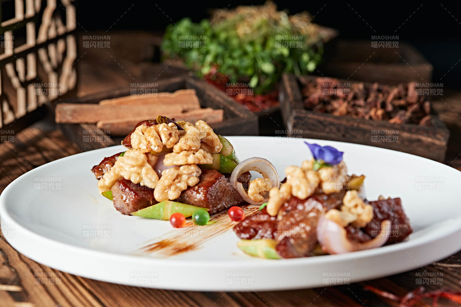 蘆筍桃仁黑胡椒牛仔粒