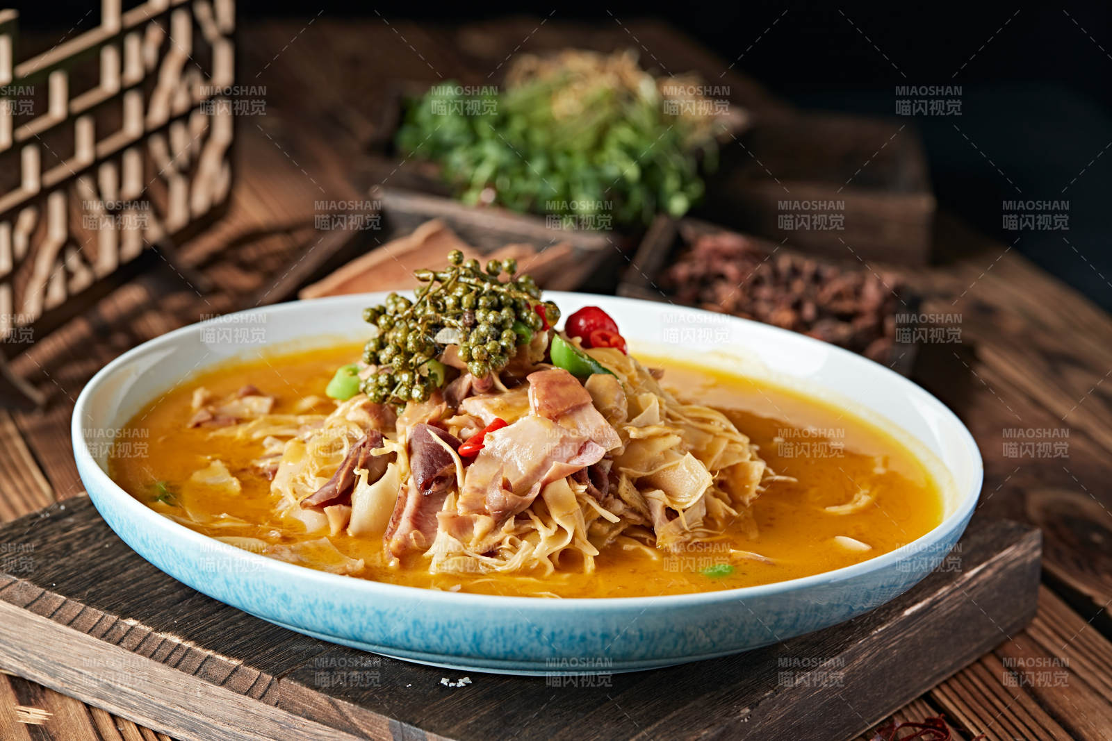 椒麻香辣笋片炖猪肚