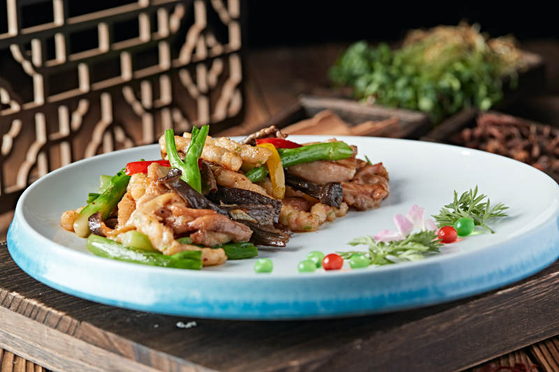 彩椒芥蓝松蘑炒里脊丝