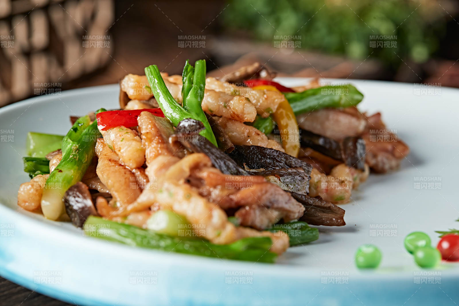 彩椒芥蓝松蘑炒里脊丝