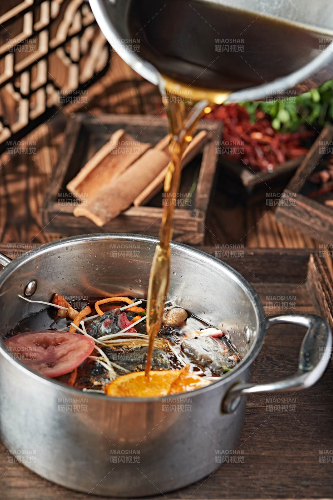 各種美味自助火鍋湯底