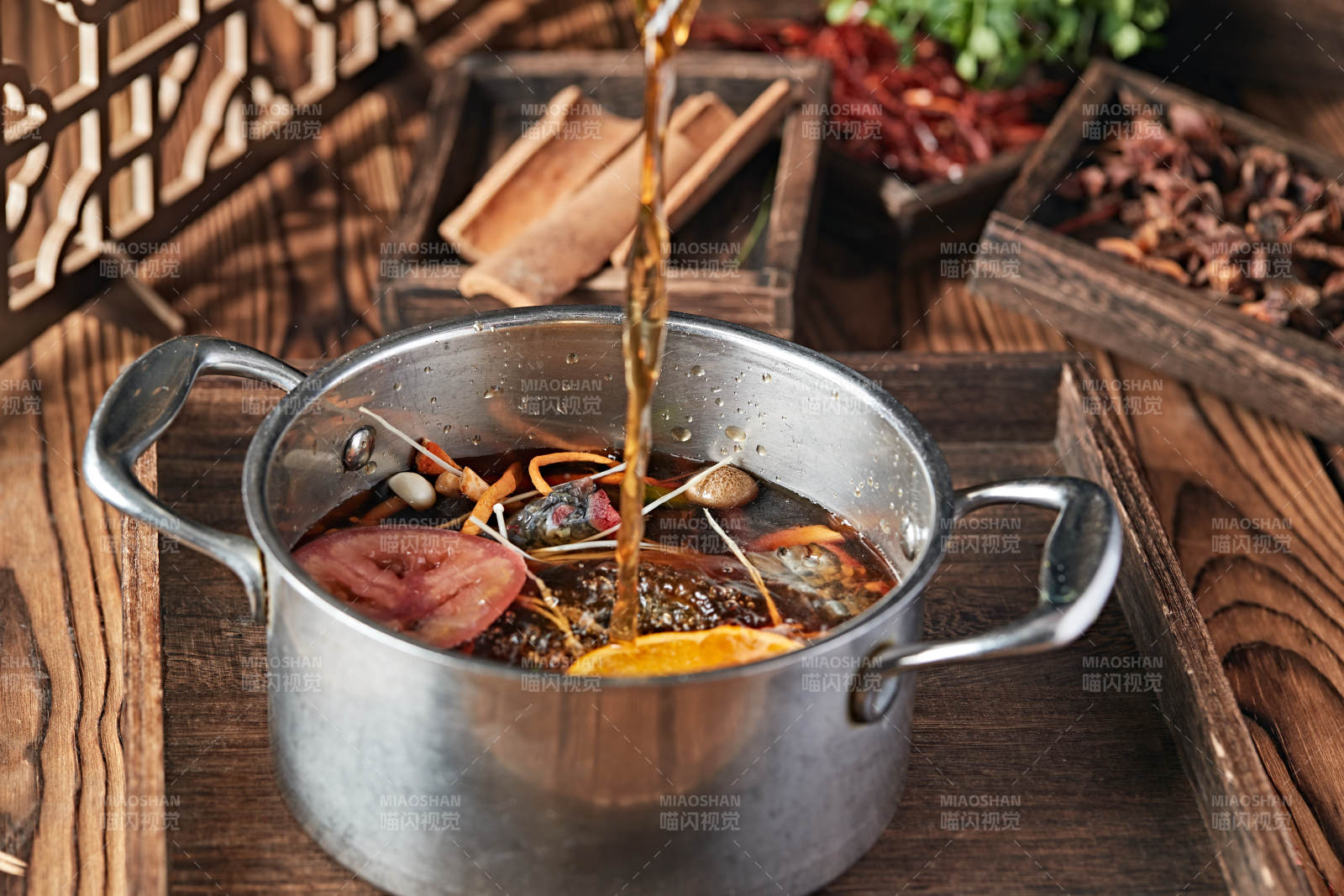 各種美味自助火鍋湯底