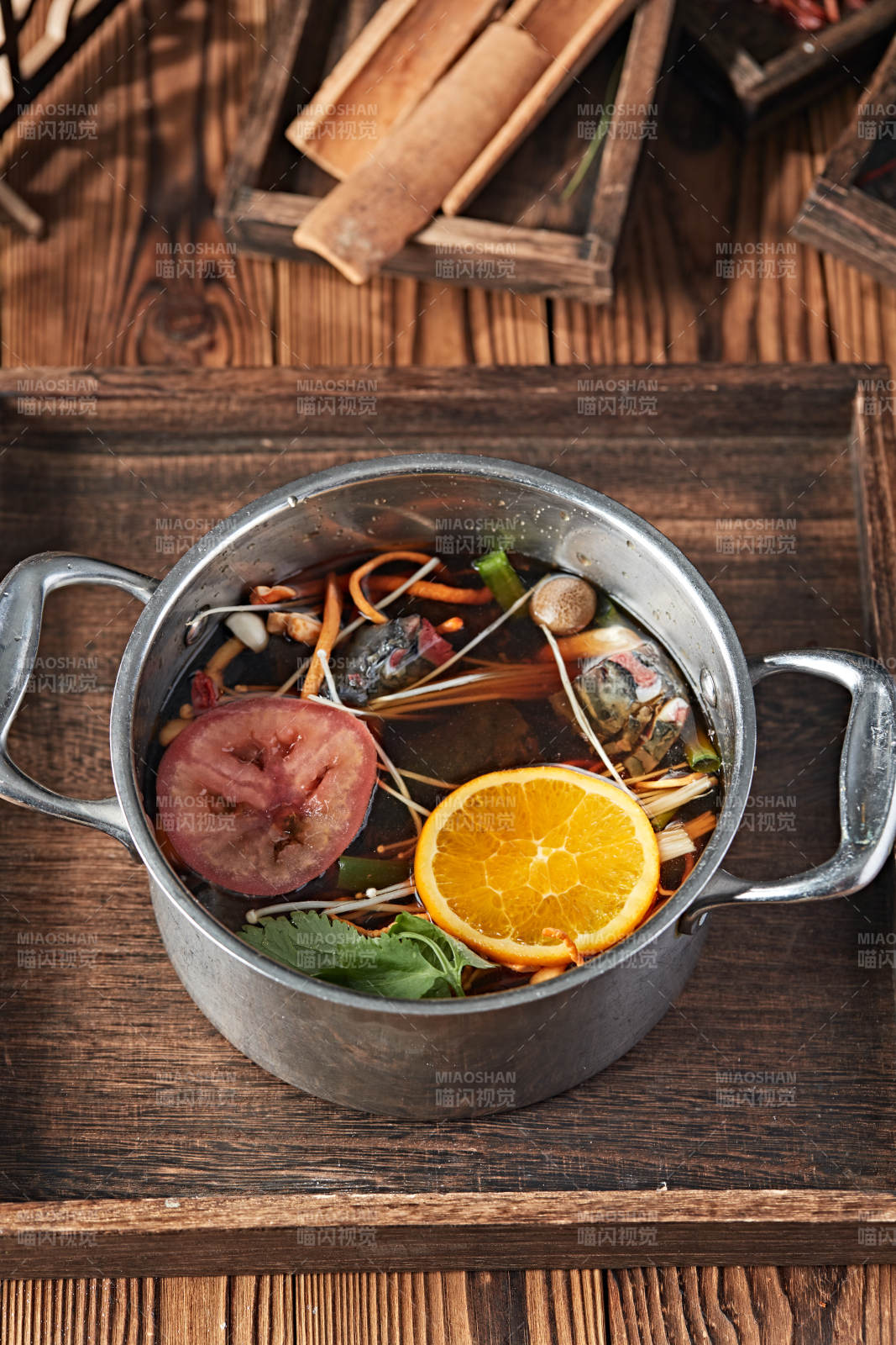 各種美味自助火鍋湯底