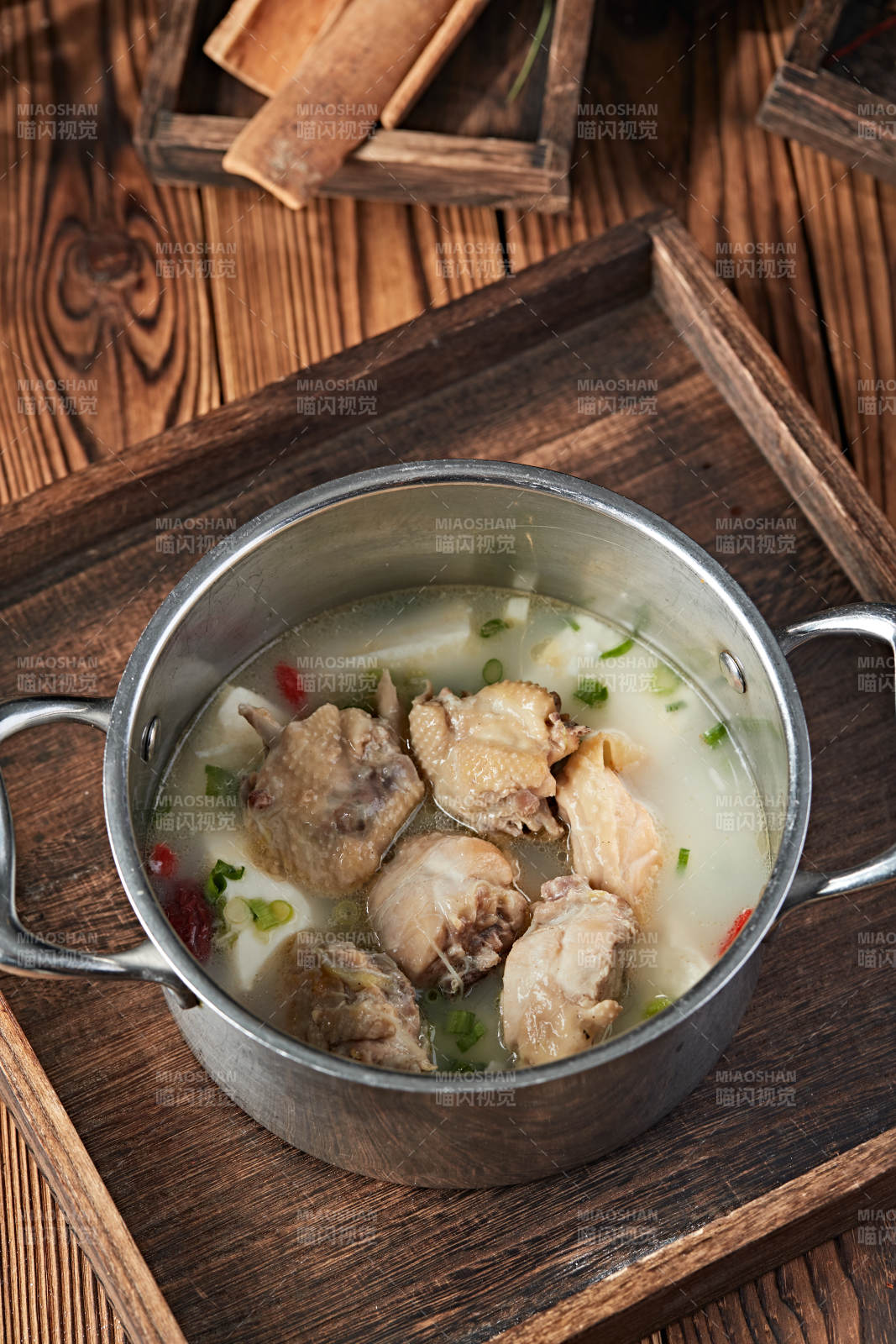 各种美味自助火锅汤底