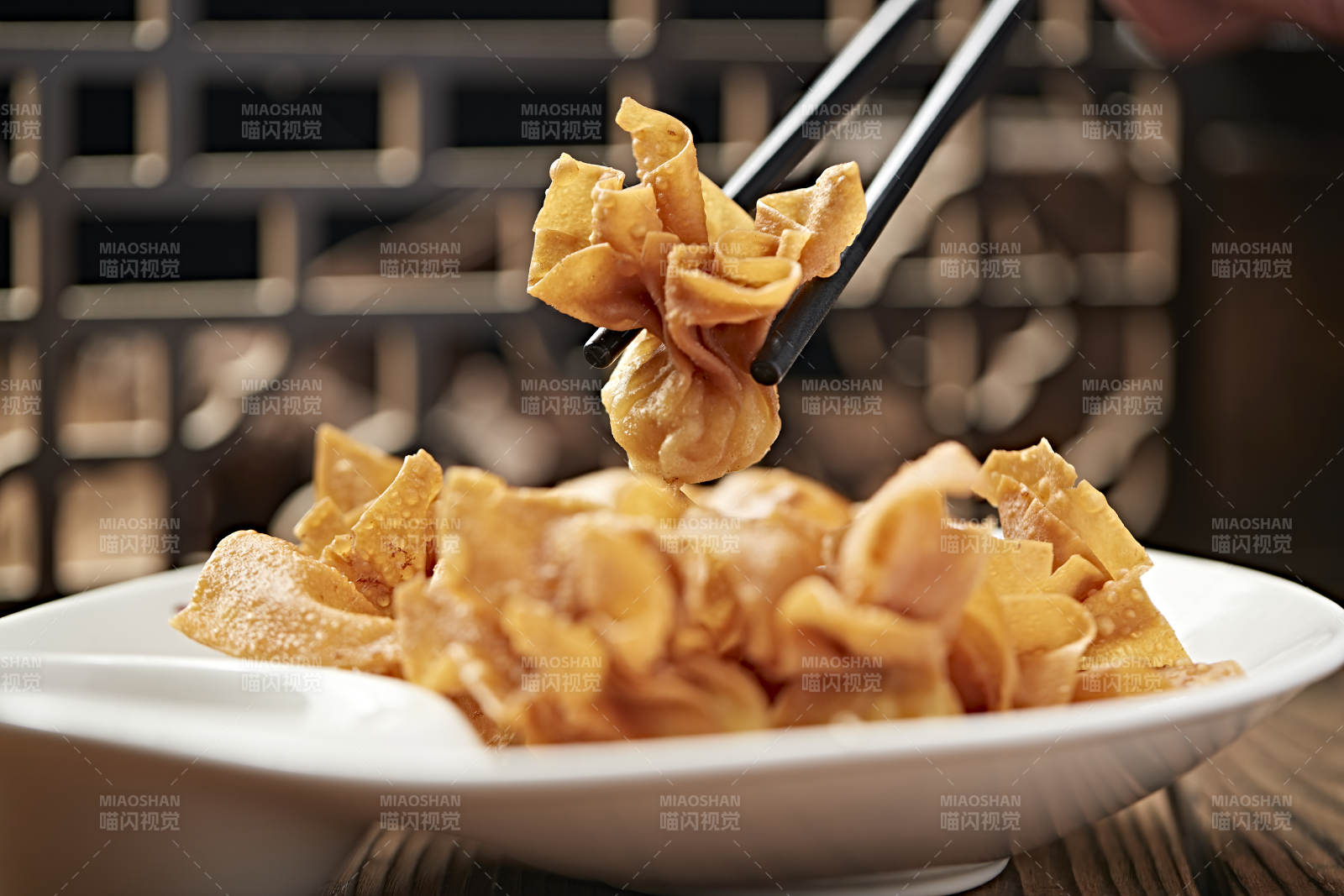港式茶餐油炸虾肉馅口袋馄饨