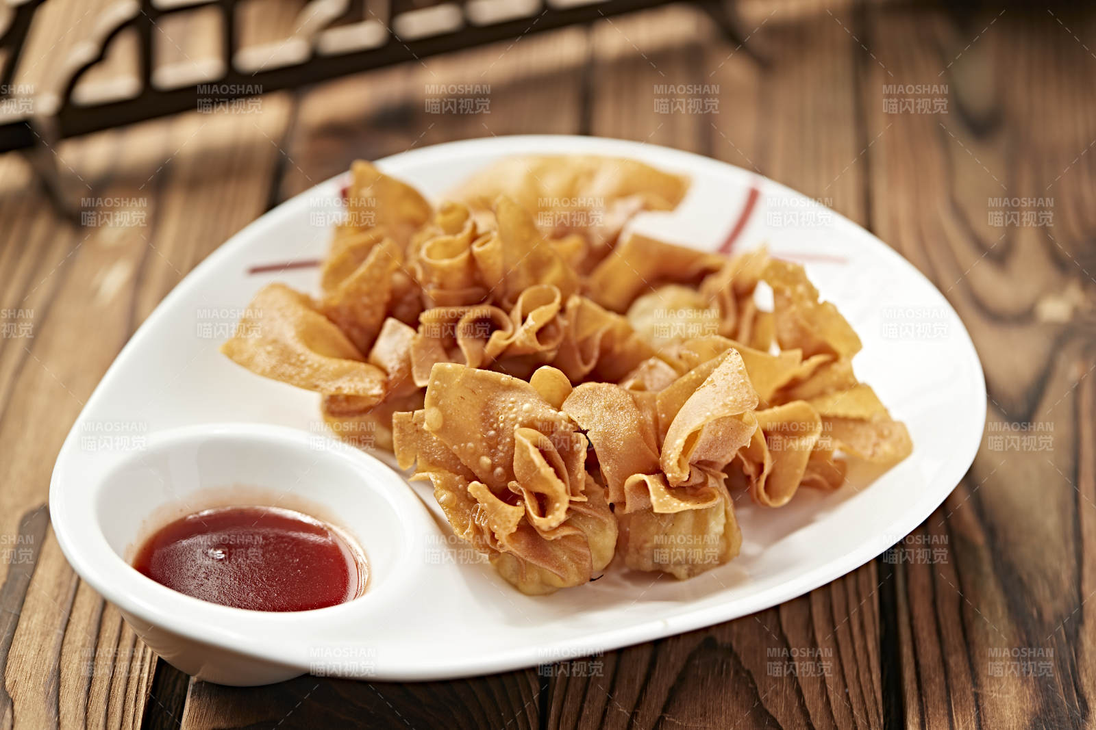 港式茶餐油炸虾肉馅口袋馄饨