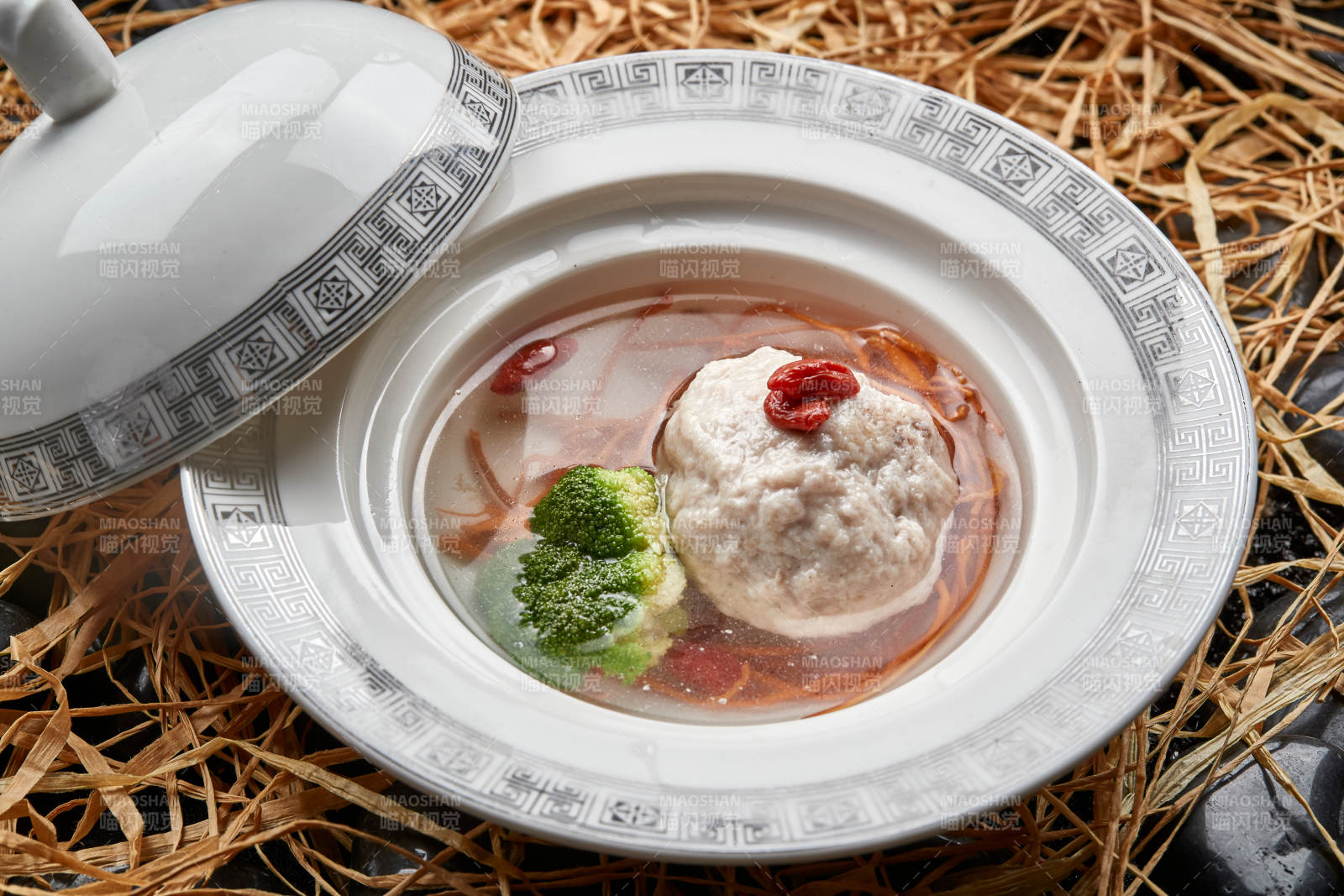 鲜鸡汤虫草花炖葵花大斩肉肉丸子