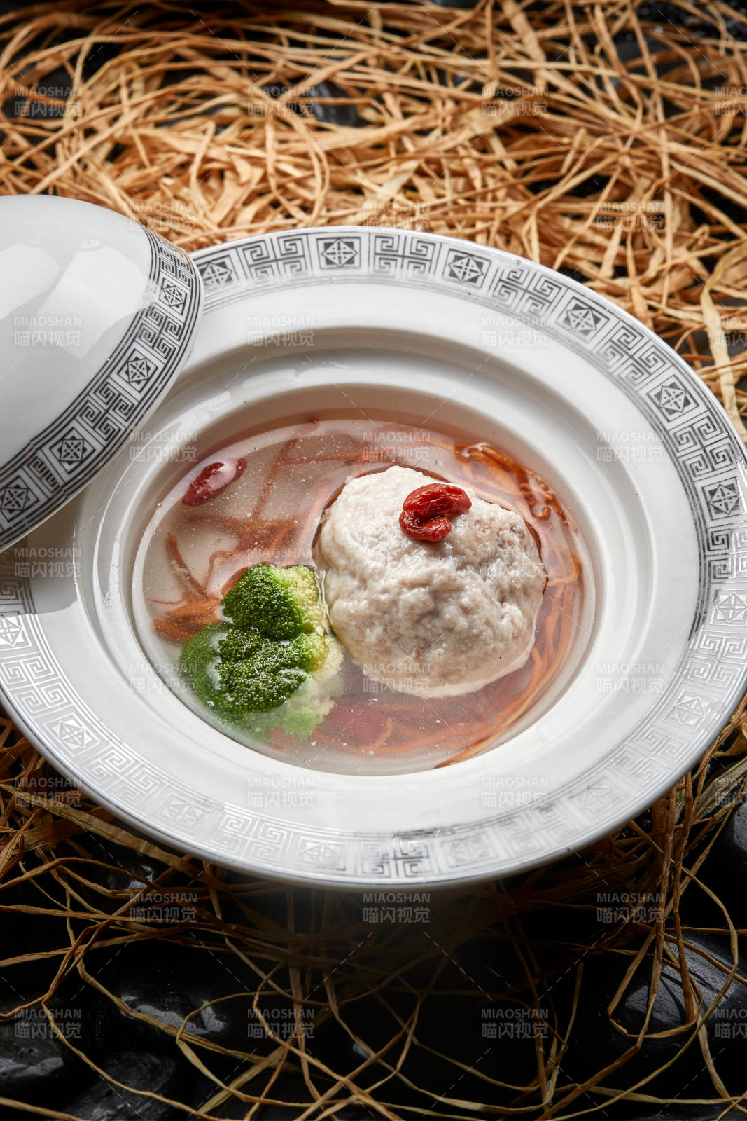 鲜鸡汤虫草花炖葵花大斩肉肉丸子