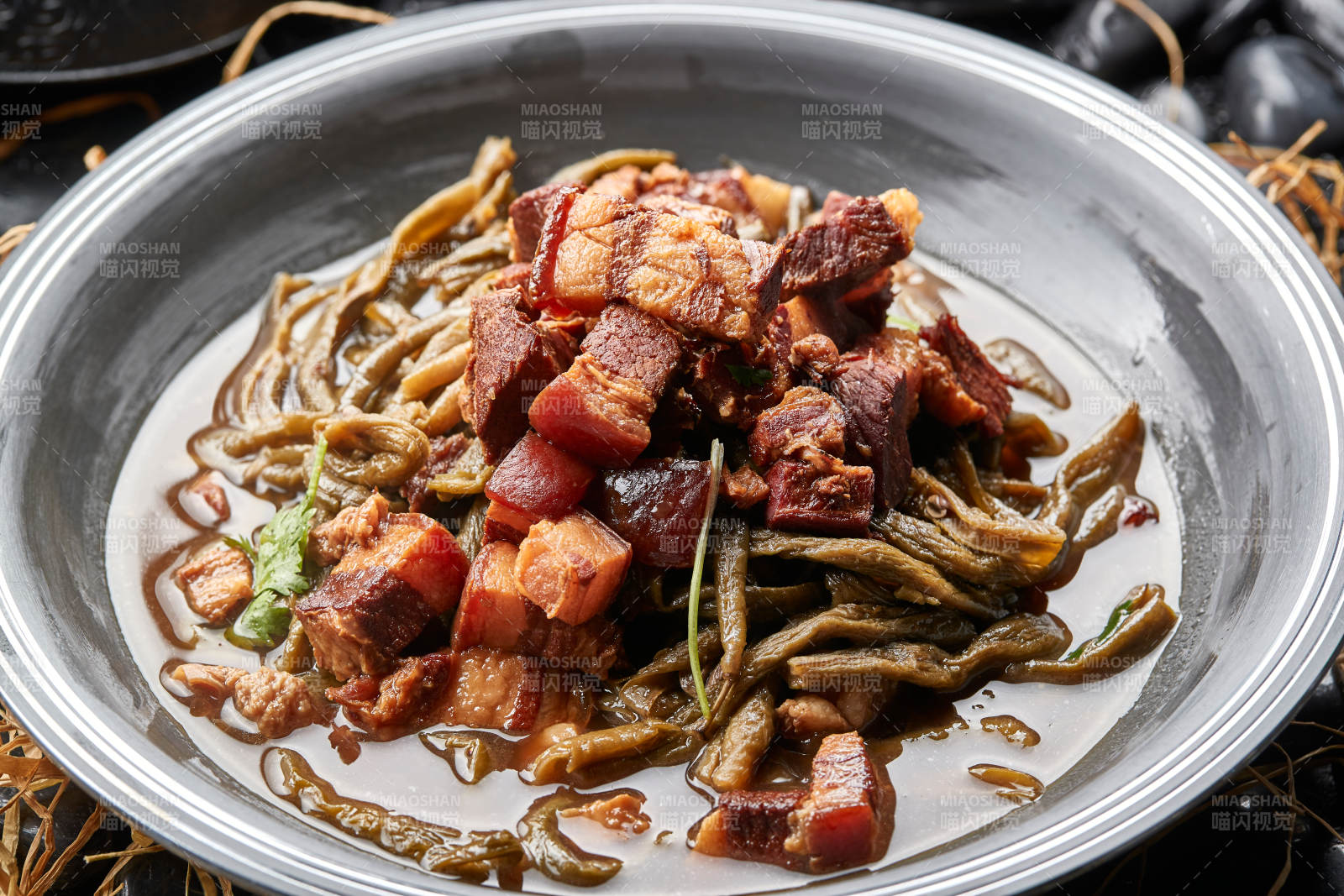 瓜条红烧肉铁锅炖