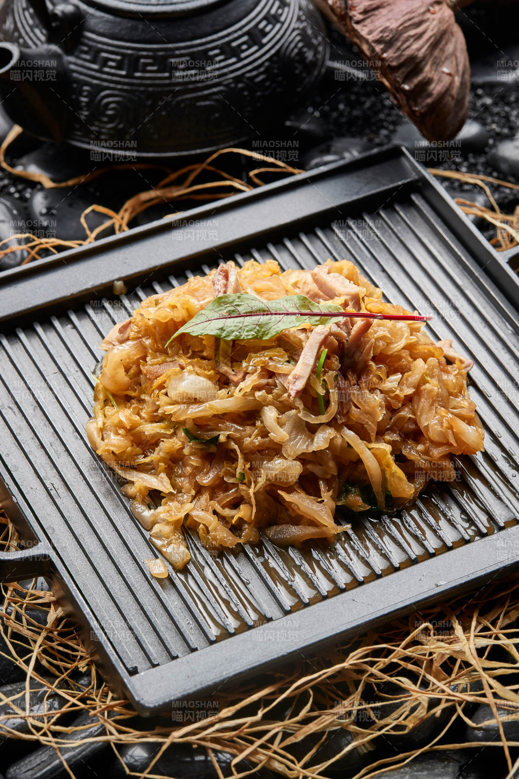 铁板肉丝煸东北酸菜