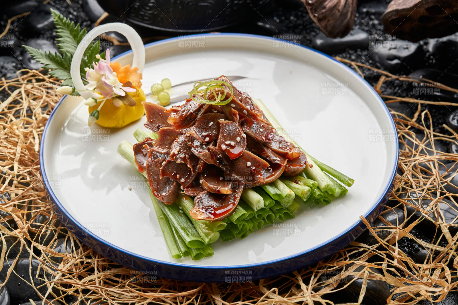 香辣鹵味雞胗配小蔥