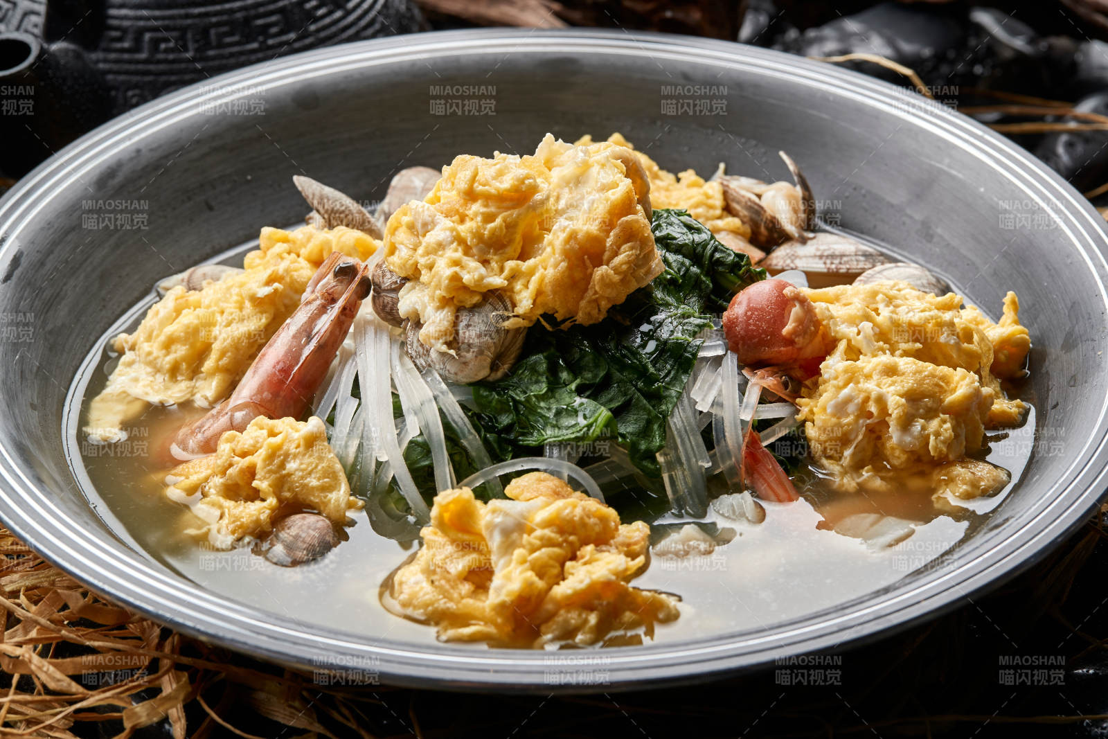 墨魚絲大蝦炒蛋菠菜花蛤鐵鍋燉