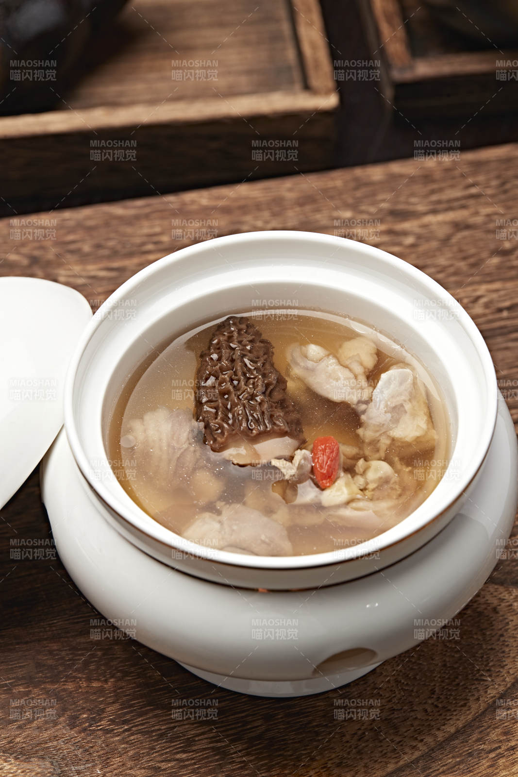 羊肚菌炖土鸡汤