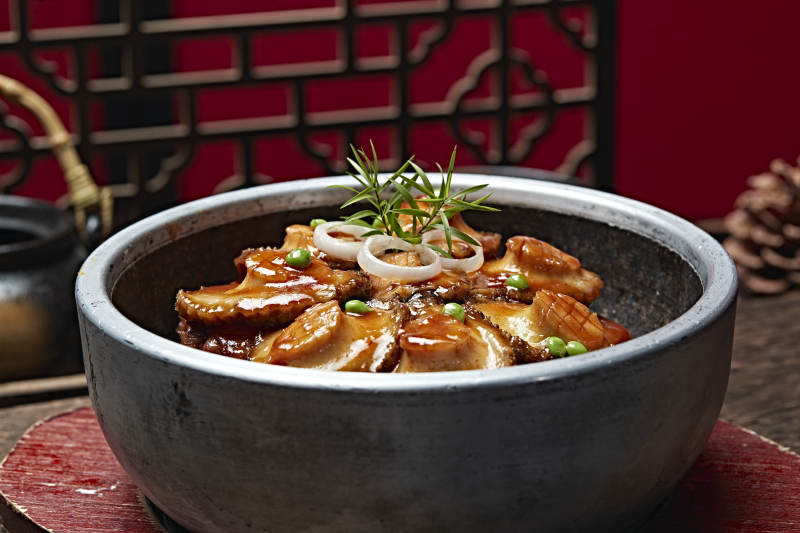石锅猪脚煨鲍鱼
