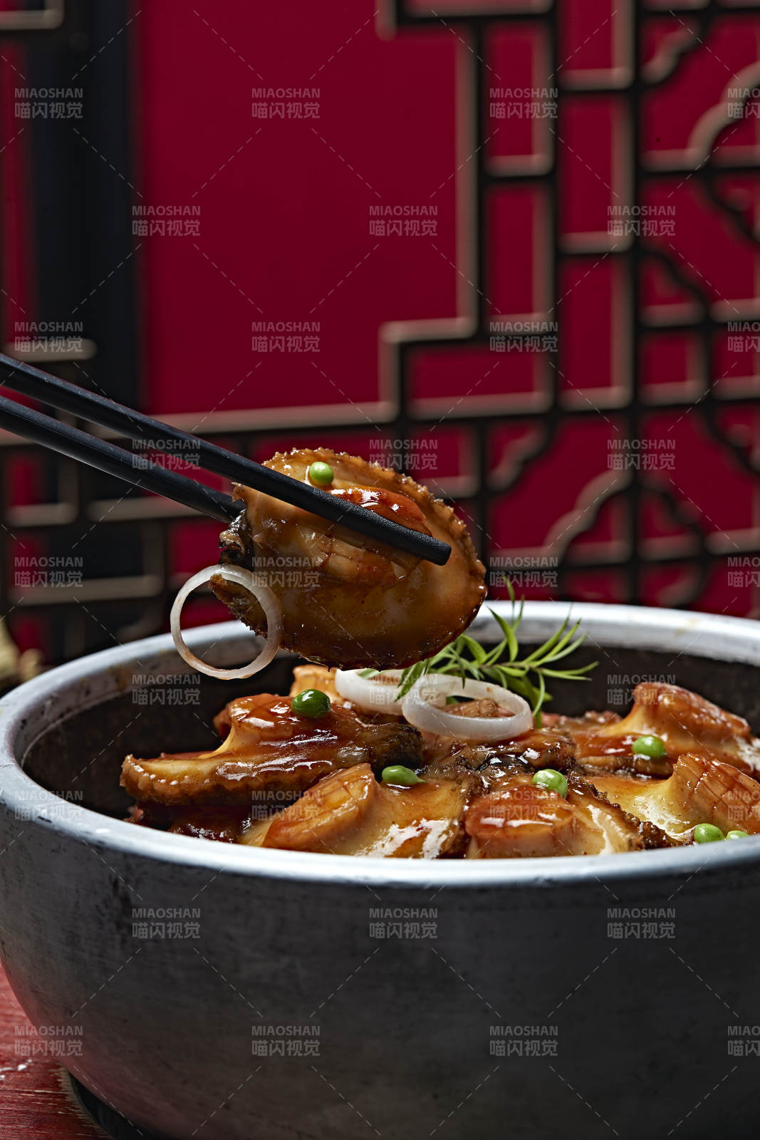 石锅猪脚煨鲍鱼