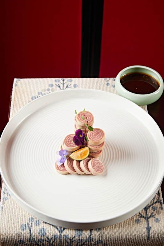 火腿肉糜豆腐卷切片