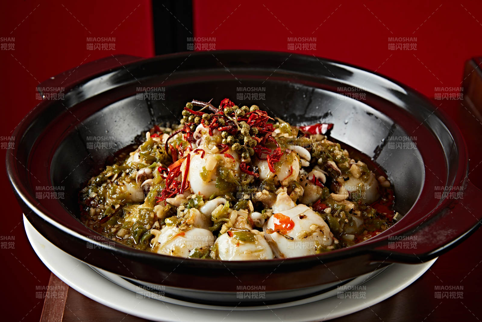 砂锅藤椒酱煲墨鱼仔