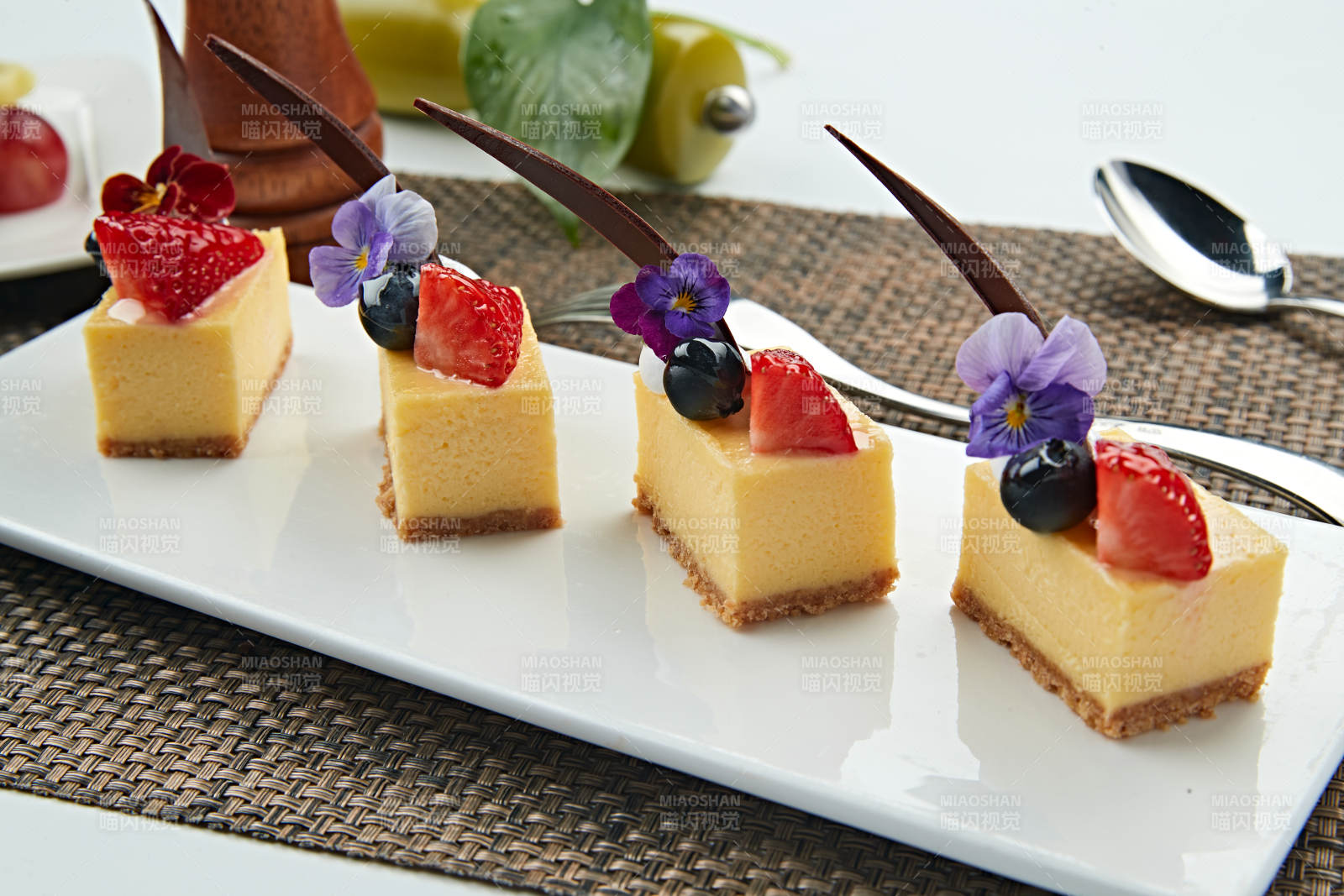 巧克力草莓藍莓慕斯蛋糕