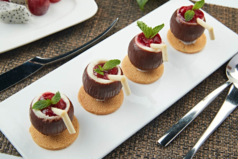 椰奶巧克力配美味树莓酱