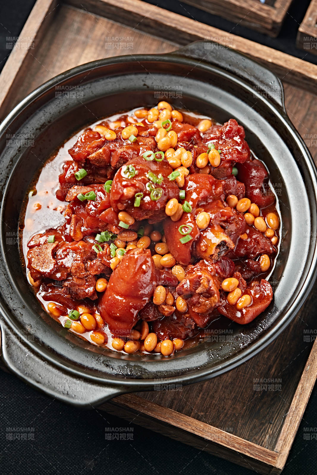 砂鍋黃豆燜豬手