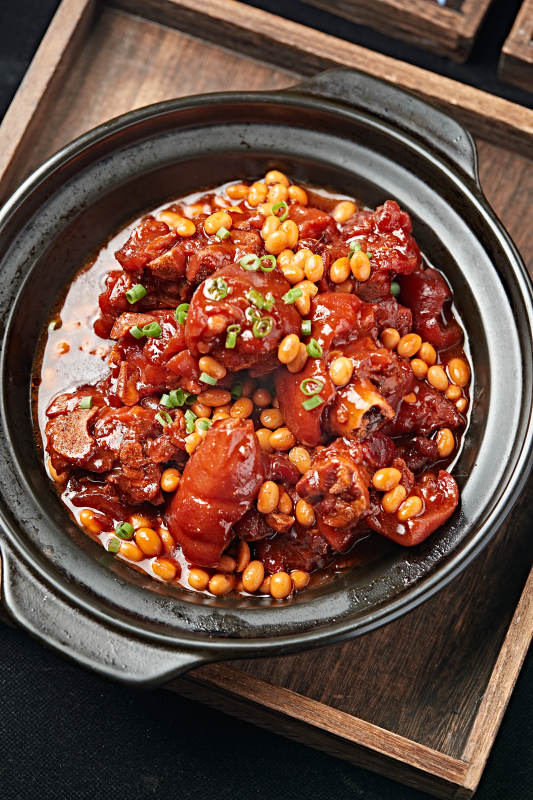 砂锅黄豆焖猪手