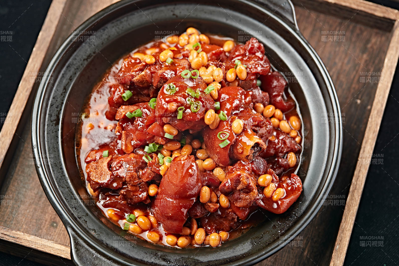 砂鍋黃豆燜豬手