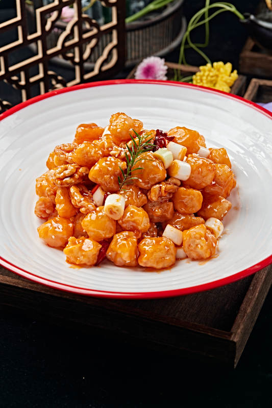 宫保糖醋桃仁鳕鱼粒