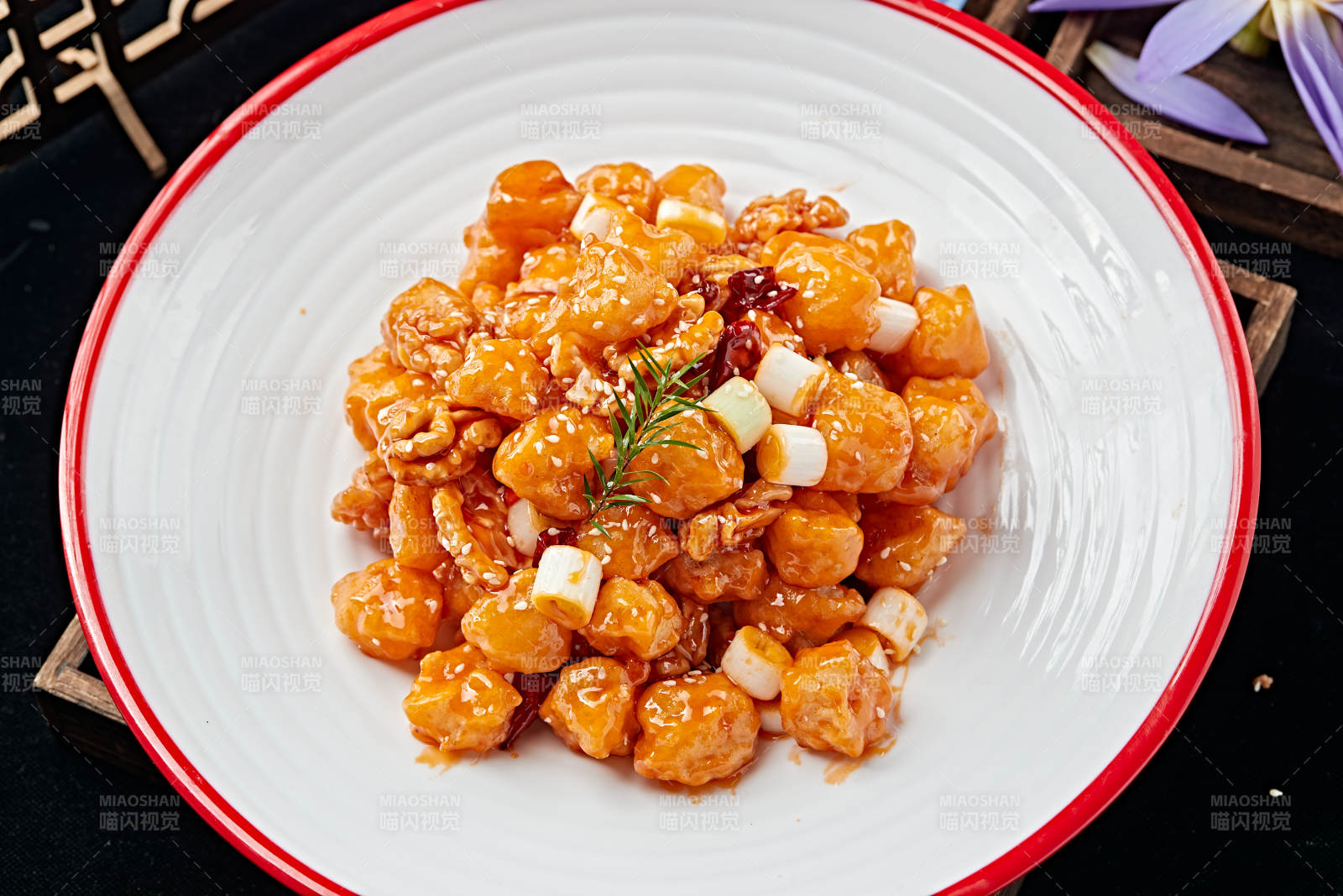 宫保糖醋桃仁鳕鱼粒