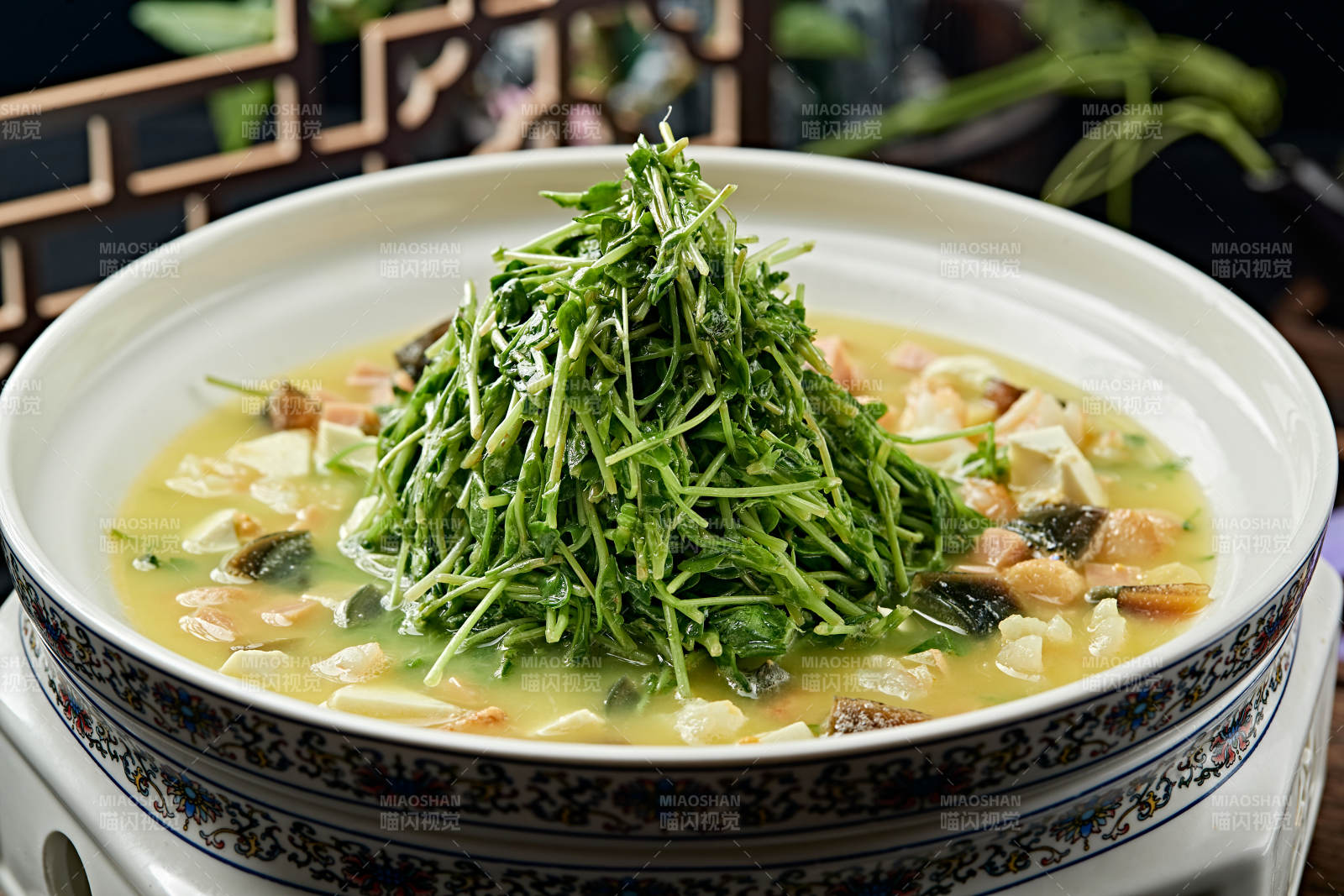 火腿皮蛋貝丁豆腐蝦仁芽菜湯