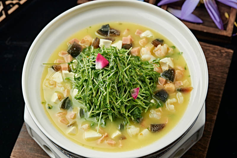 火腿皮蛋贝丁豆腐虾仁芽菜汤