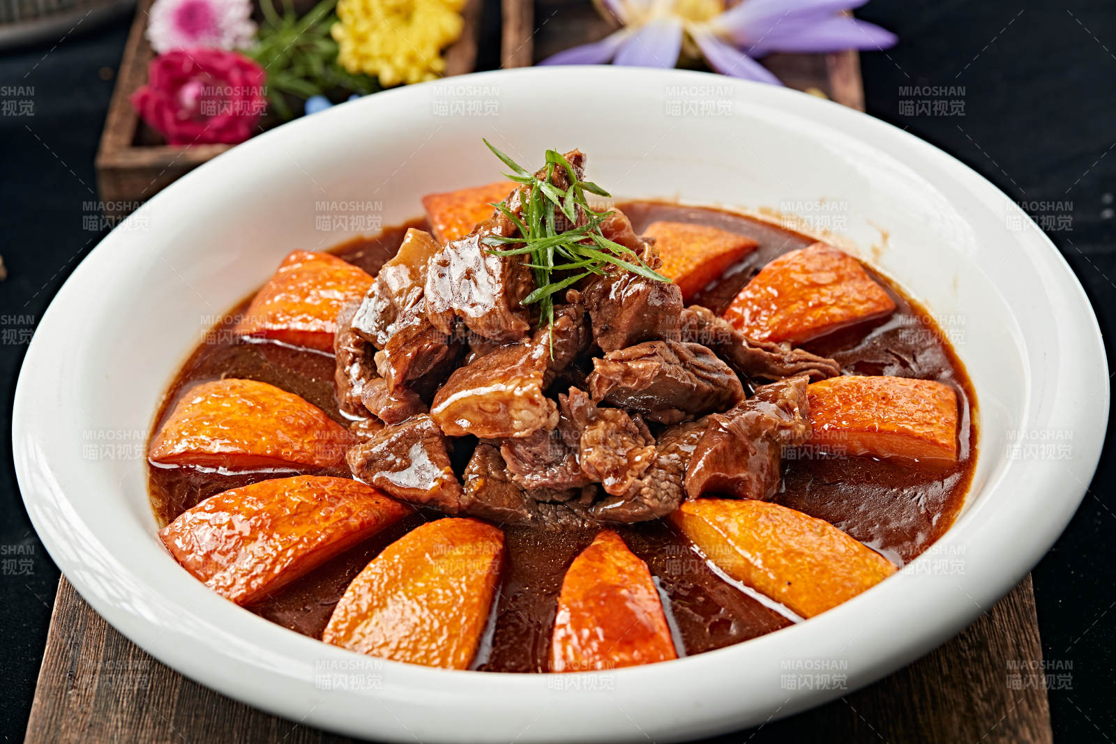 浓汤红烧金瓜牛腩