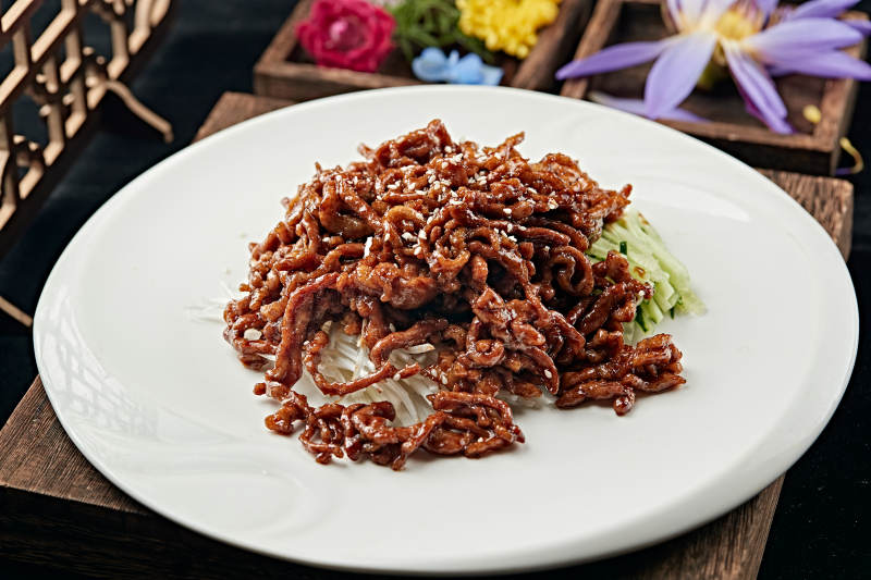 京醬肉絲配卷餅