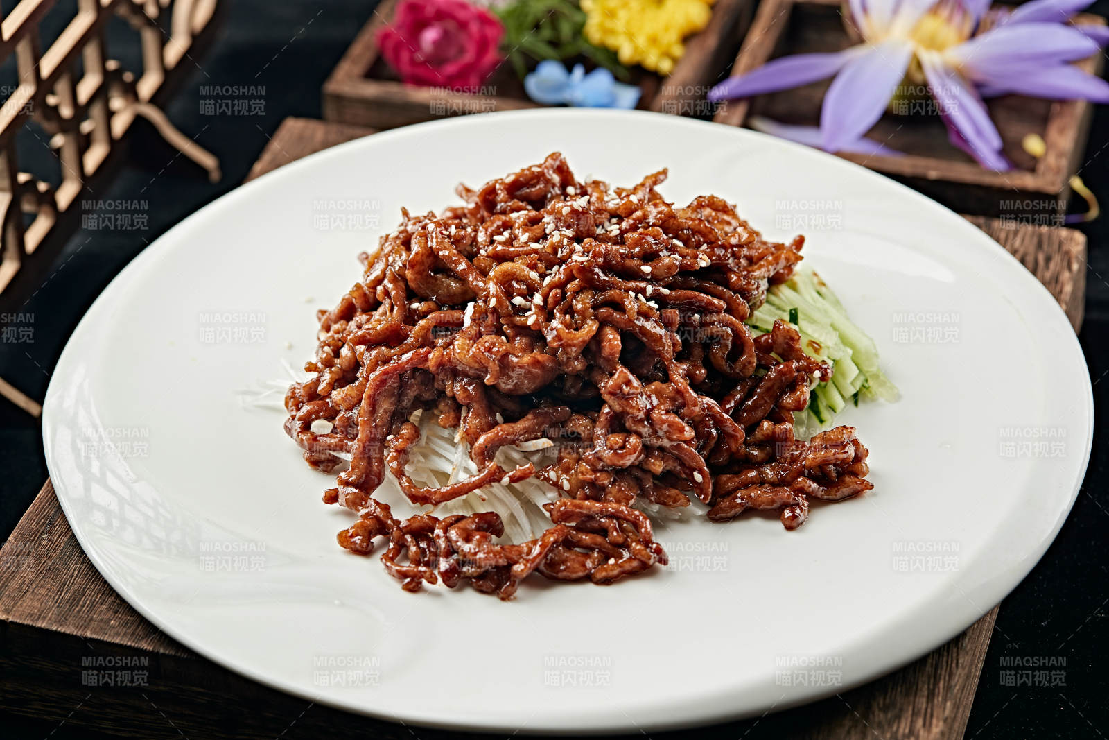 京醬肉絲配卷餅