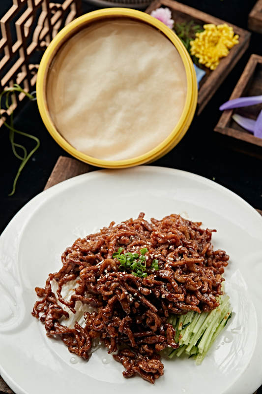 京酱肉丝配卷饼