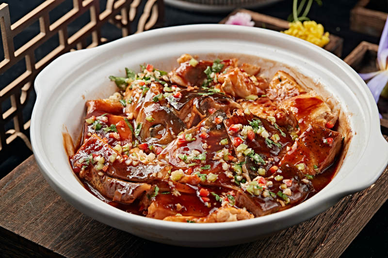 酱焖砂锅鱼头煲
