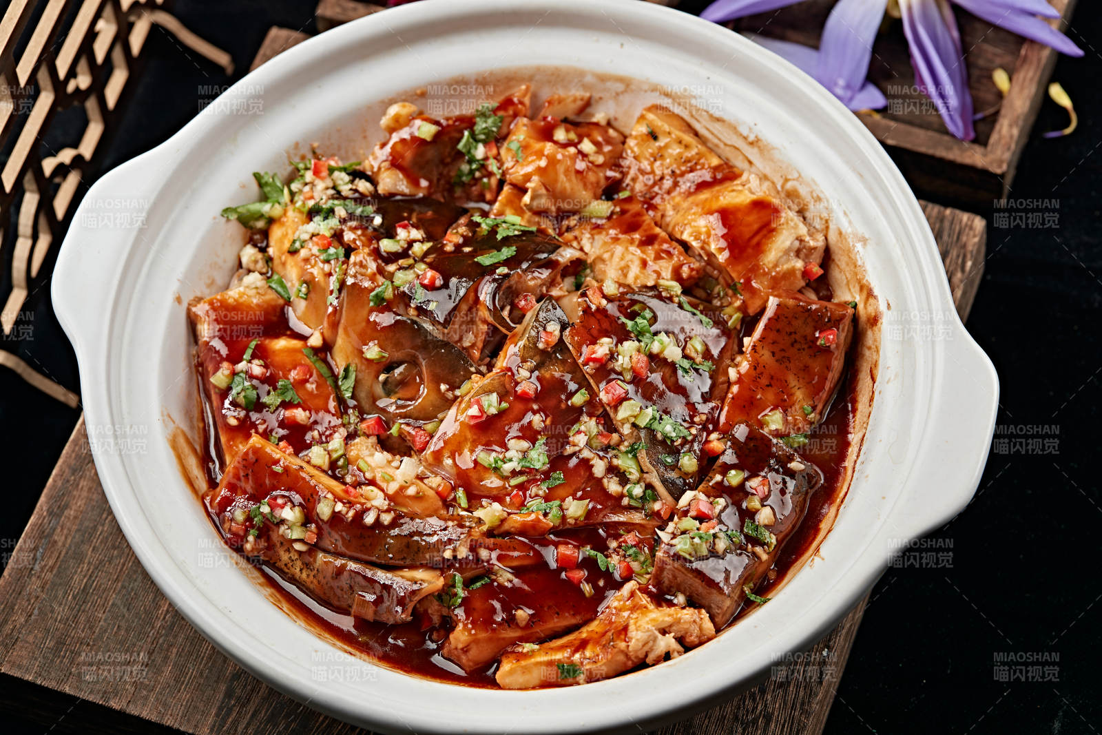 酱焖砂锅鱼头煲