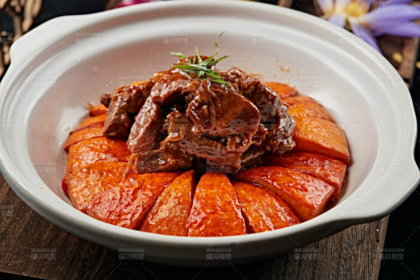 浓汤红烧金瓜牛腩